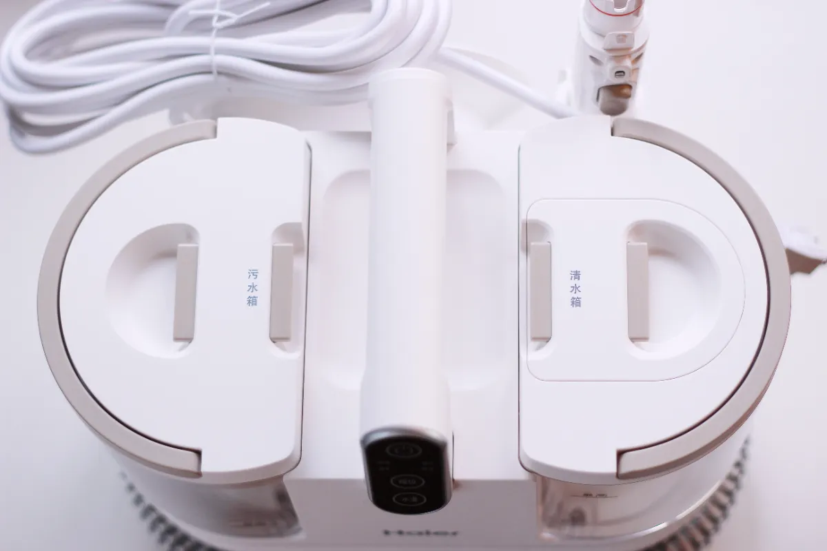 Haier 海爾防黴織物清潔機 R6 機器頂部,含左右兩側水箱、正中央提把