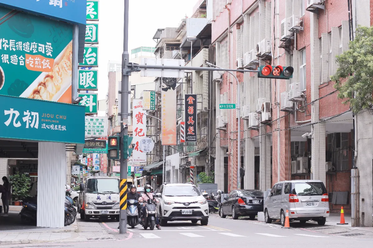 探店筆記｜新竹東門市場人氣餐廳：硬漢主廚必吃料理推薦！